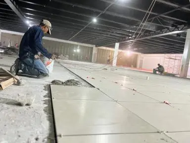 Trabajo de piso industrial en Plaza Centrika