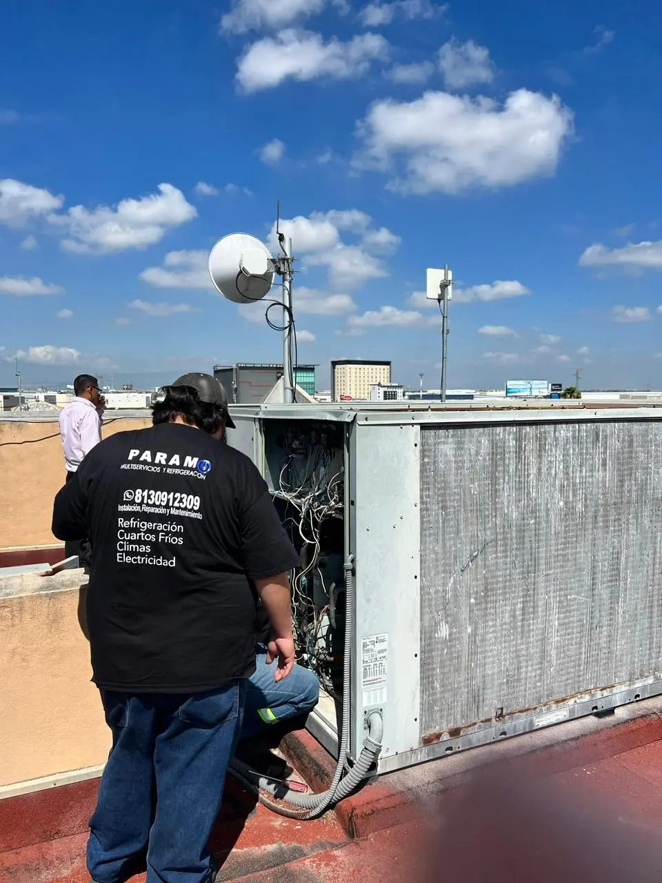 Mantenimiento a equipo tipo paquete en azotea, Monterrey